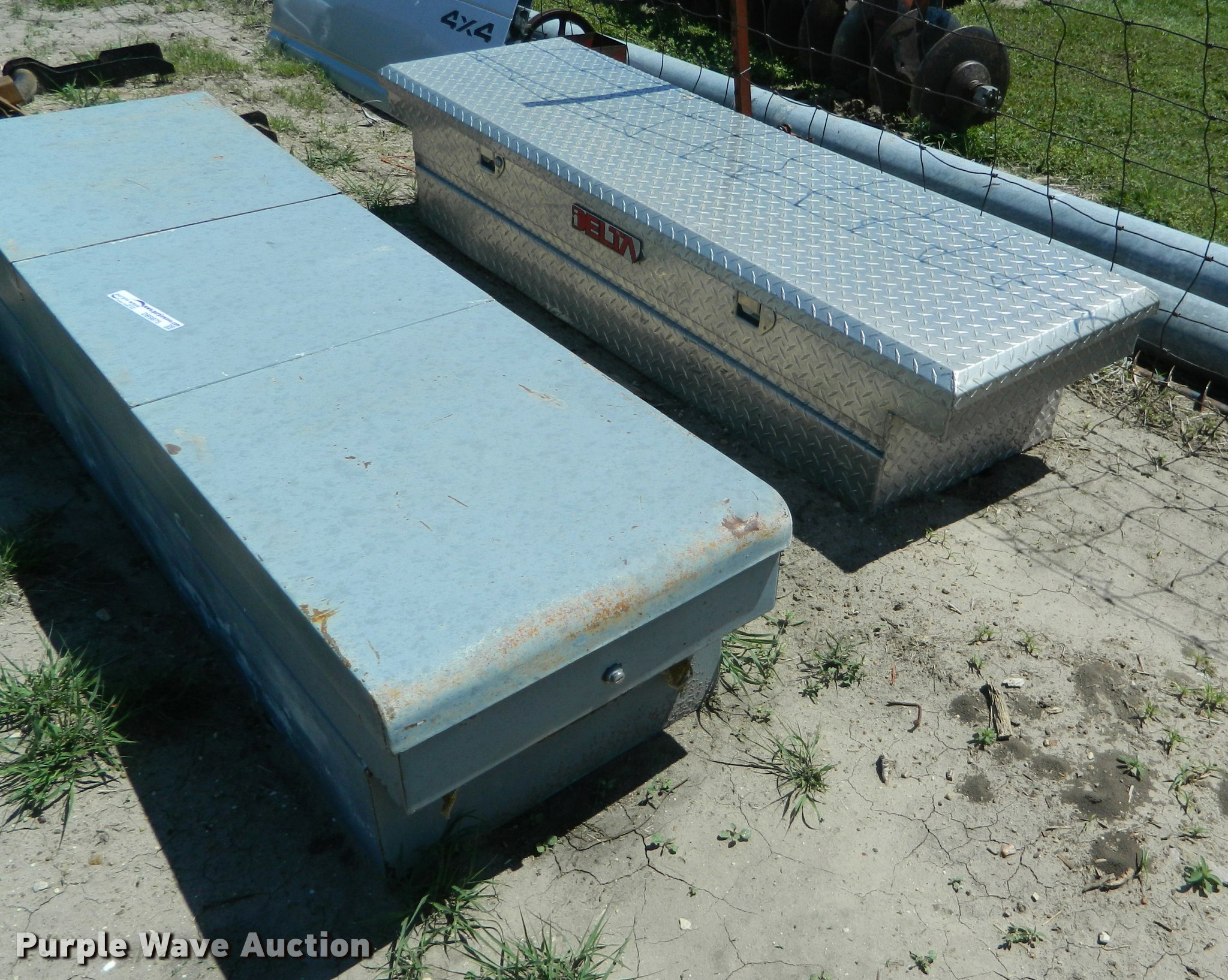 (2) cross bed toolboxes in Hays, KS Item DB9875 sold Purple Wave