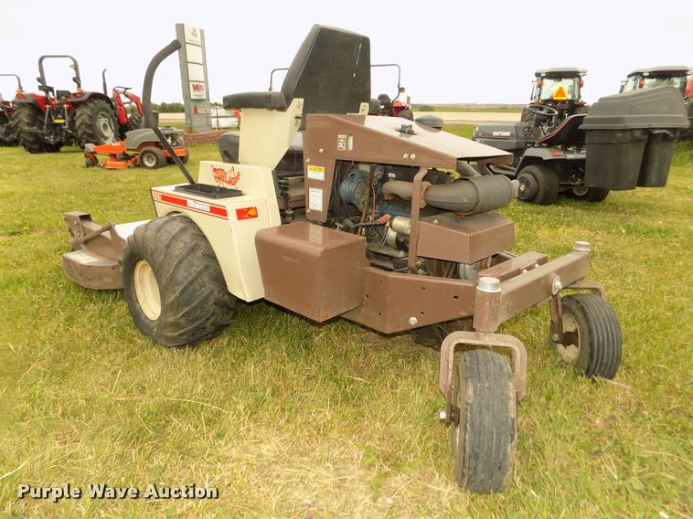 721 ZTR lawn mower in Falls City, NE Item AU9534 sold
