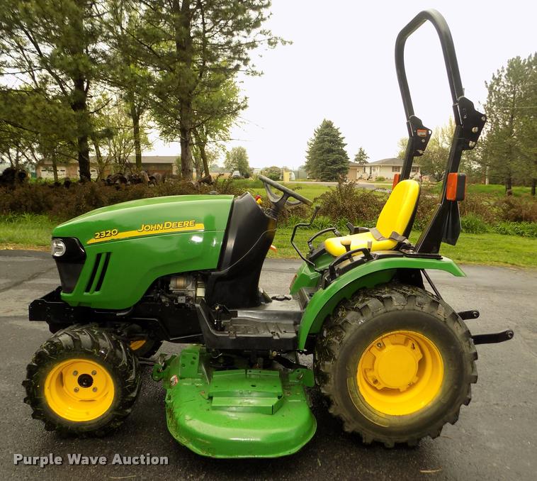 image for item DA0702 2006 John Deere 2320 MFWD tractor