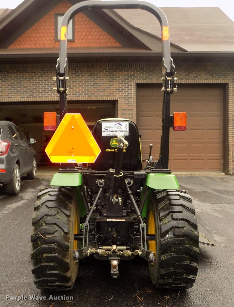 image for item DA0702 2006 John Deere 2320 MFWD tractor