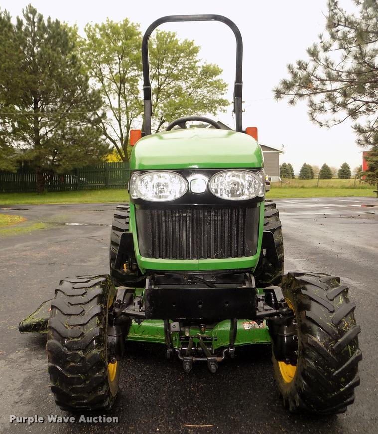 image for item DA0702 2006 John Deere 2320 MFWD tractor