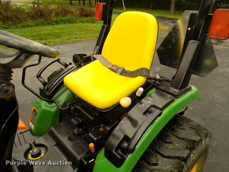 image for item DA0702 2006 John Deere 2320 MFWD tractor