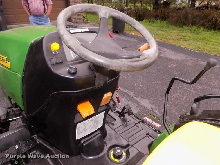 image for item DA0702 2006 John Deere 2320 MFWD tractor