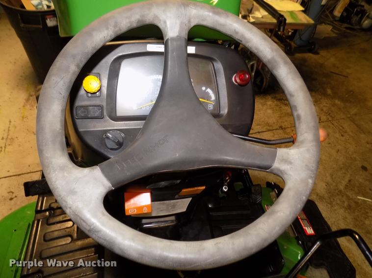 image for item DA0702 2006 John Deere 2320 MFWD tractor