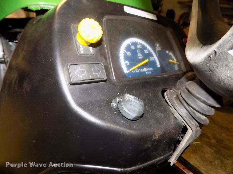 image for item DA0702 2006 John Deere 2320 MFWD tractor