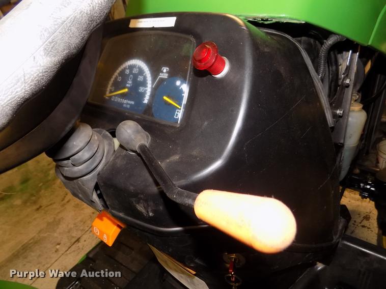 image for item DA0702 2006 John Deere 2320 MFWD tractor