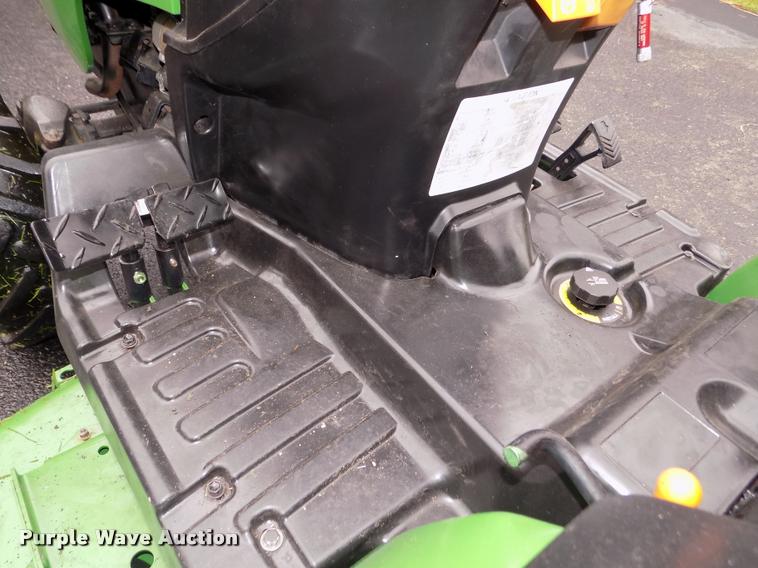 image for item DA0702 2006 John Deere 2320 MFWD tractor