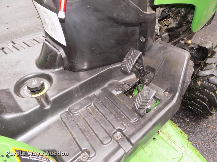 image for item DA0702 2006 John Deere 2320 MFWD tractor