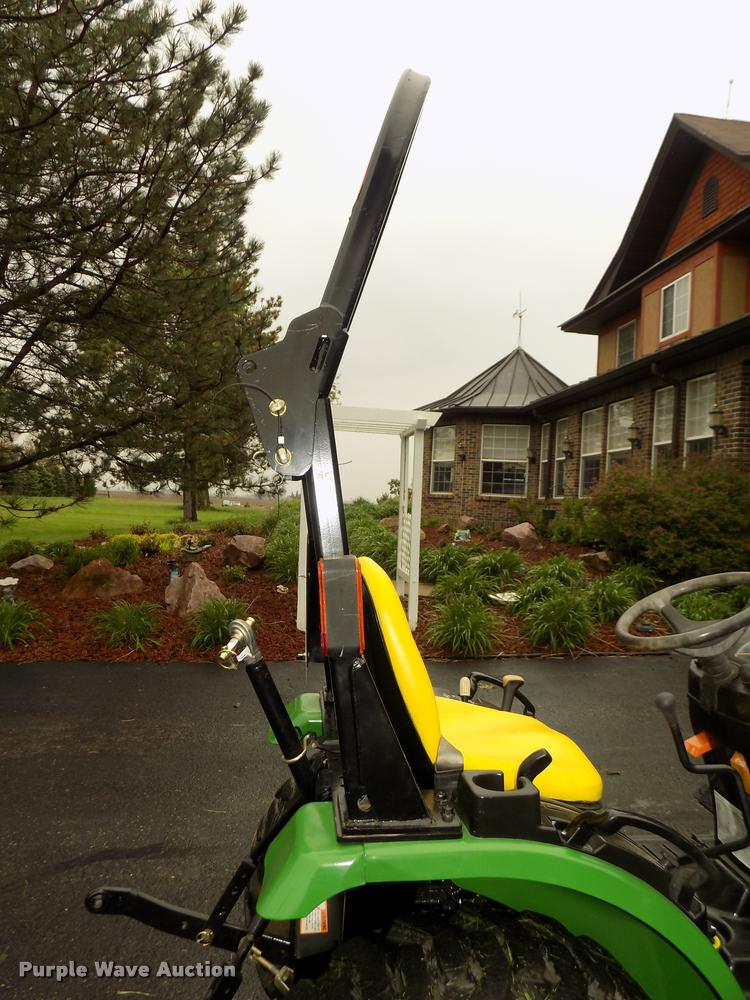 image for item DA0702 2006 John Deere 2320 MFWD tractor