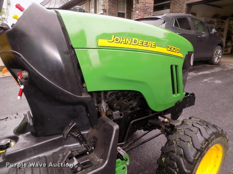 image for item DA0702 2006 John Deere 2320 MFWD tractor
