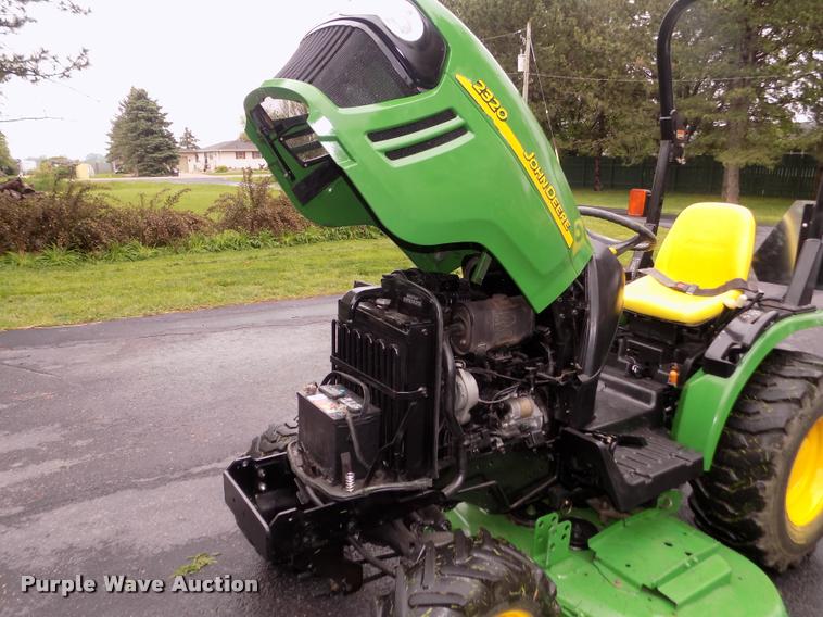 image for item DA0702 2006 John Deere 2320 MFWD tractor
