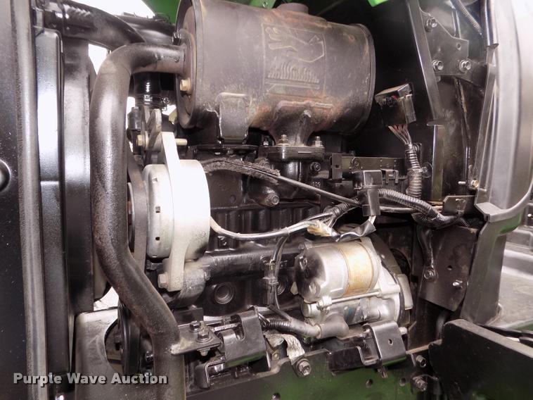 image for item DA0702 2006 John Deere 2320 MFWD tractor