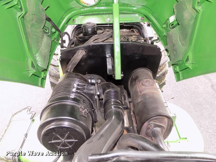 image for item DA0702 2006 John Deere 2320 MFWD tractor