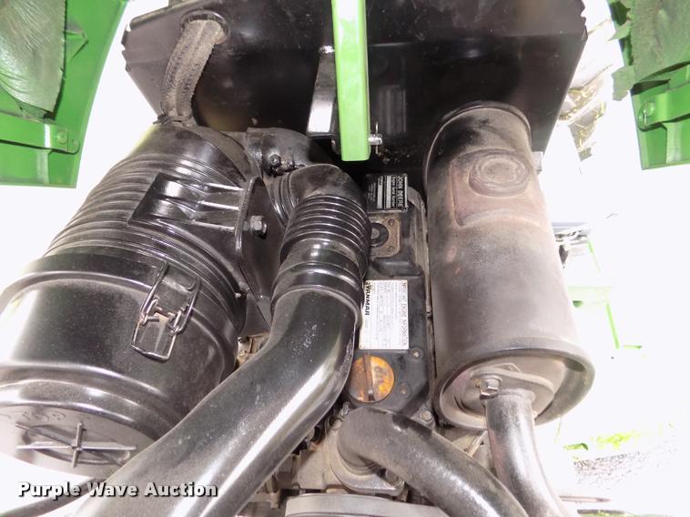 image for item DA0702 2006 John Deere 2320 MFWD tractor