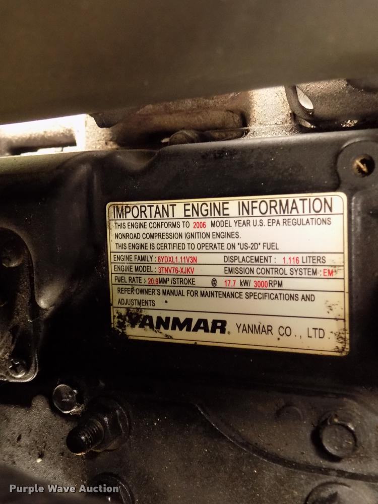 image for item DA0702 2006 John Deere 2320 MFWD tractor