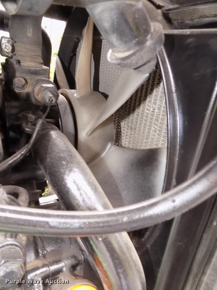 image for item DA0702 2006 John Deere 2320 MFWD tractor