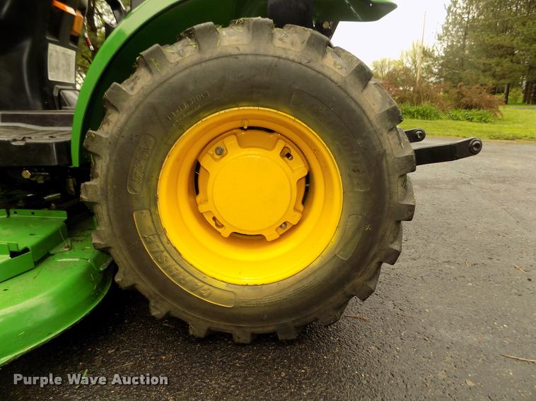 image for item DA0702 2006 John Deere 2320 MFWD tractor