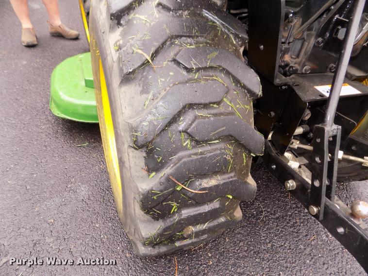 image for item DA0702 2006 John Deere 2320 MFWD tractor