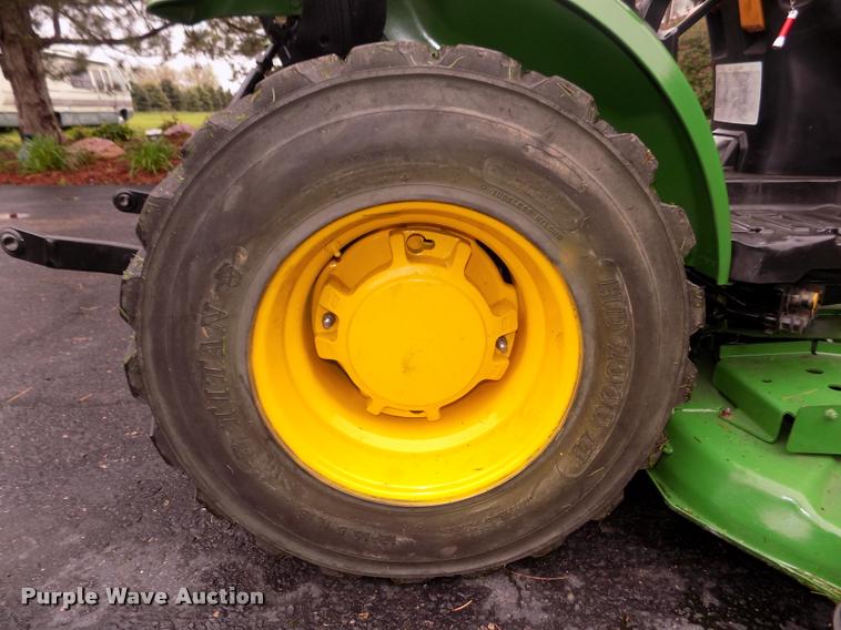 image for item DA0702 2006 John Deere 2320 MFWD tractor