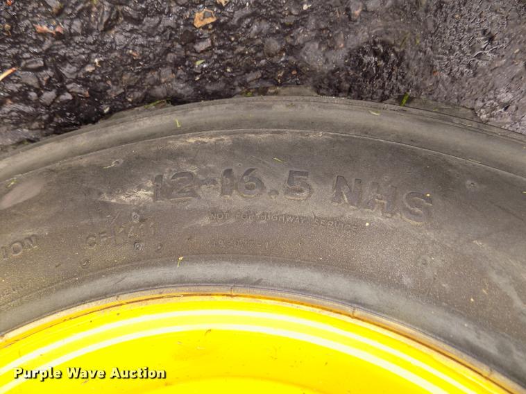 image for item DA0702 2006 John Deere 2320 MFWD tractor