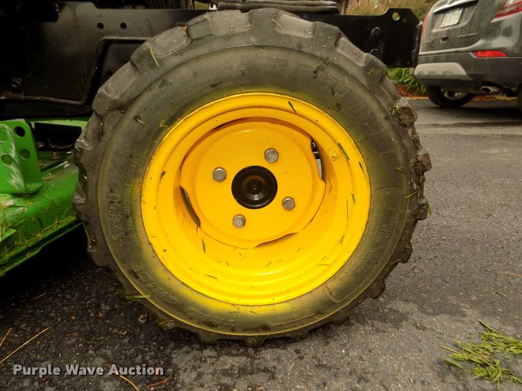 image for item DA0702 2006 John Deere 2320 MFWD tractor