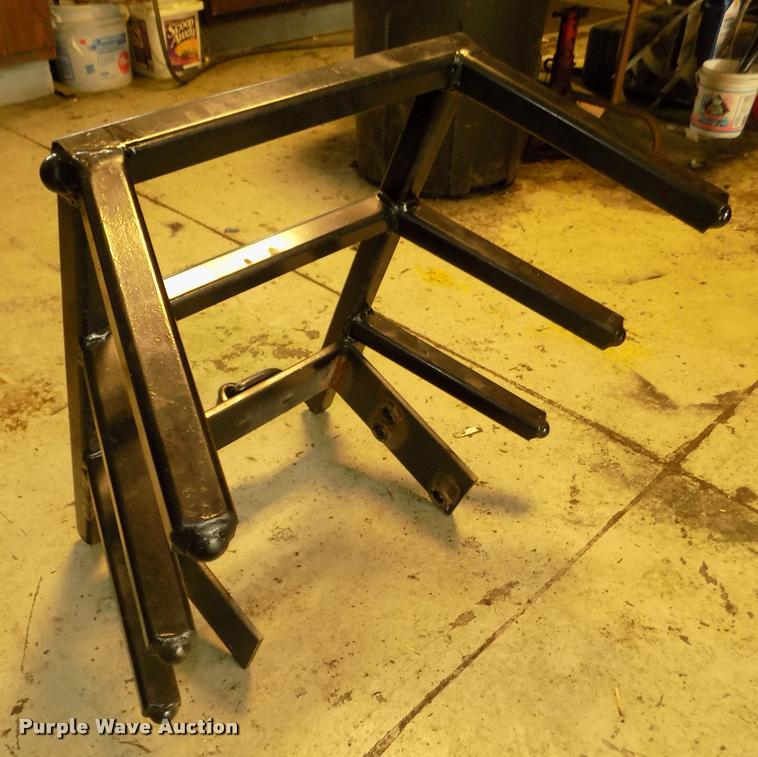 image for item DA0702 2006 John Deere 2320 MFWD tractor