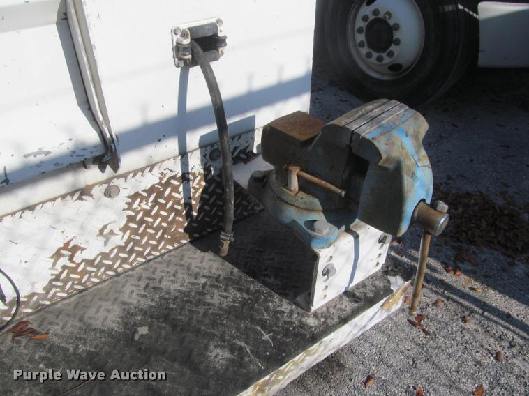 image for item DA1000 2011 Ford F450 service truck