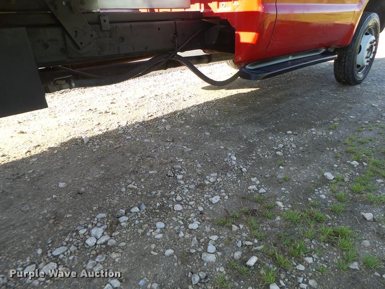 image for item DA3480 1999 Ford F550 Super Duty rollback truck