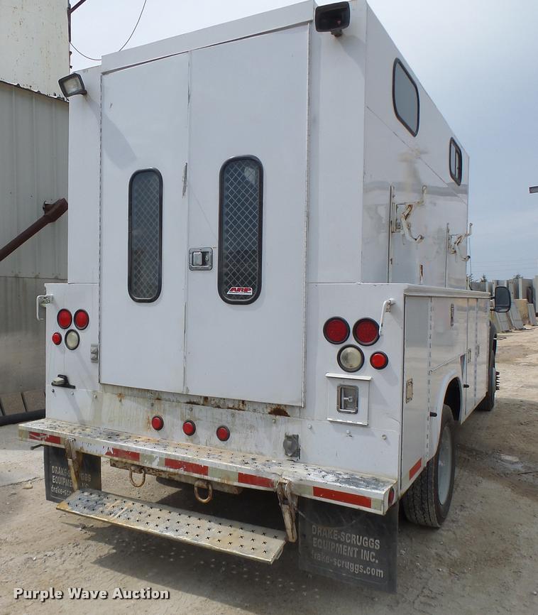 image for item DA3483 2006 Ford F550 utility truck