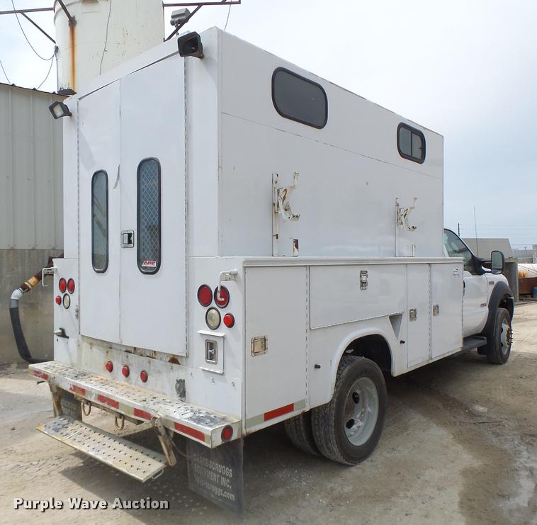 image for item DA3483 2006 Ford F550 utility truck
