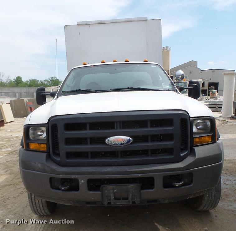 image for item DA3483 2006 Ford F550 utility truck