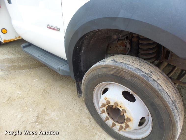 image for item DA3483 2006 Ford F550 utility truck