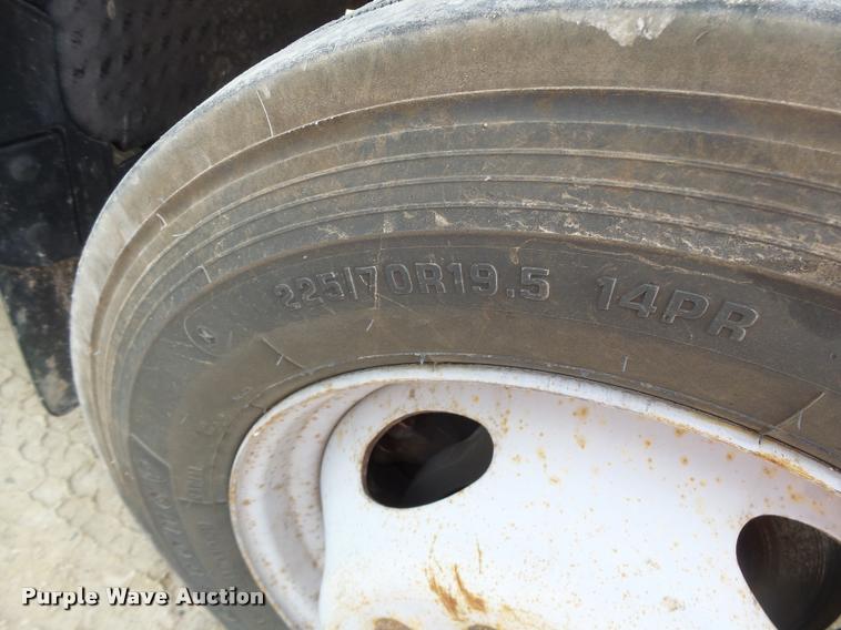 image for item DA3483 2006 Ford F550 utility truck