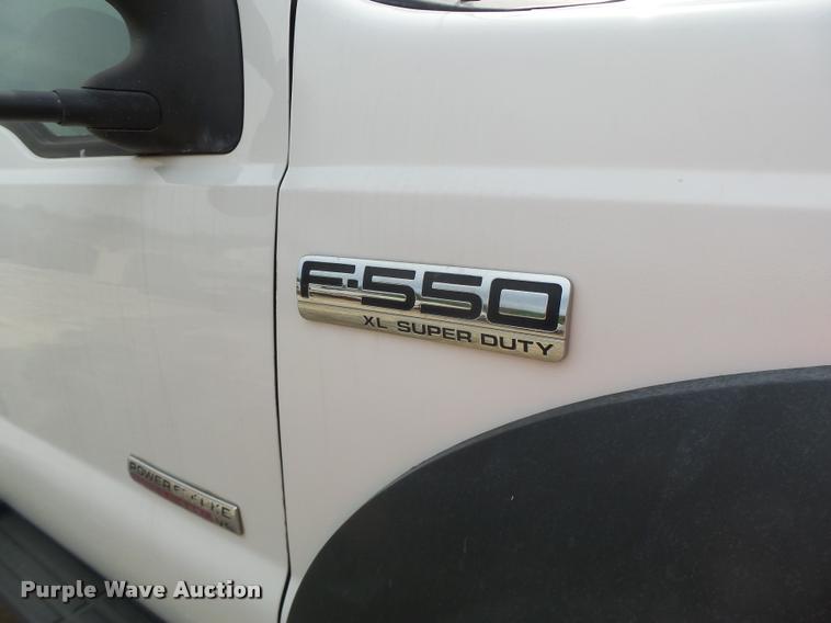 image for item DA3483 2006 Ford F550 utility truck