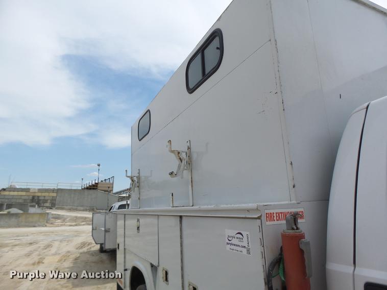 image for item DA3483 2006 Ford F550 utility truck