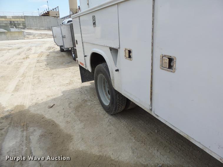 image for item DA3483 2006 Ford F550 utility truck