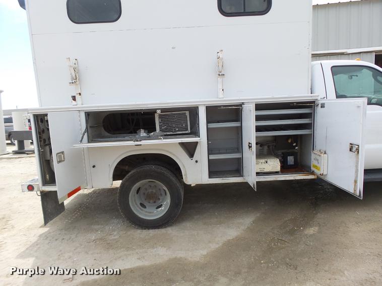 image for item DA3483 2006 Ford F550 utility truck