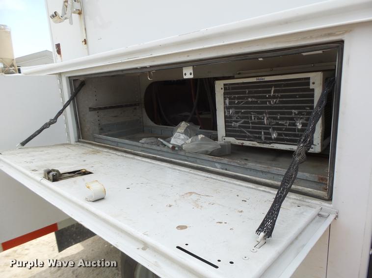 image for item DA3483 2006 Ford F550 utility truck