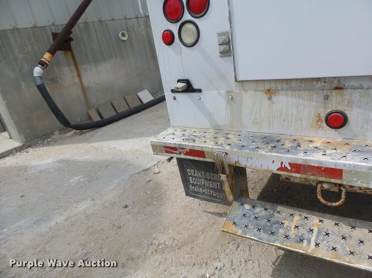 image for item DA3483 2006 Ford F550 utility truck