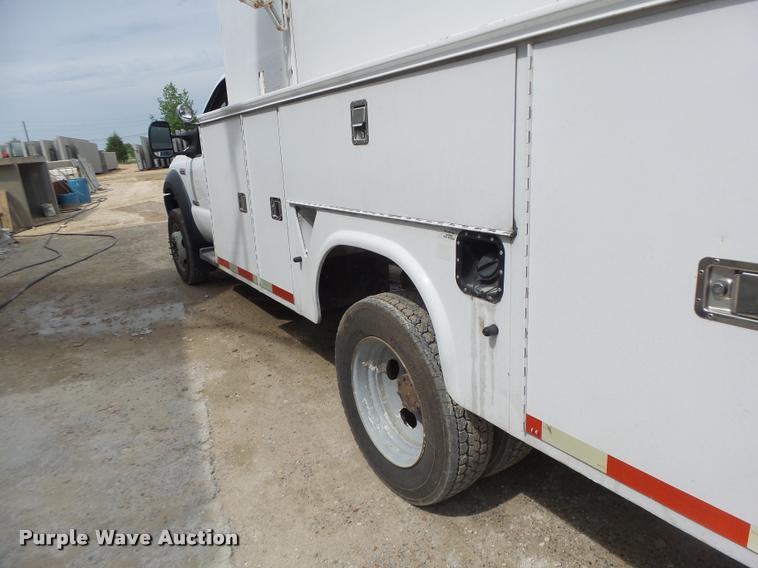 image for item DA3483 2006 Ford F550 utility truck