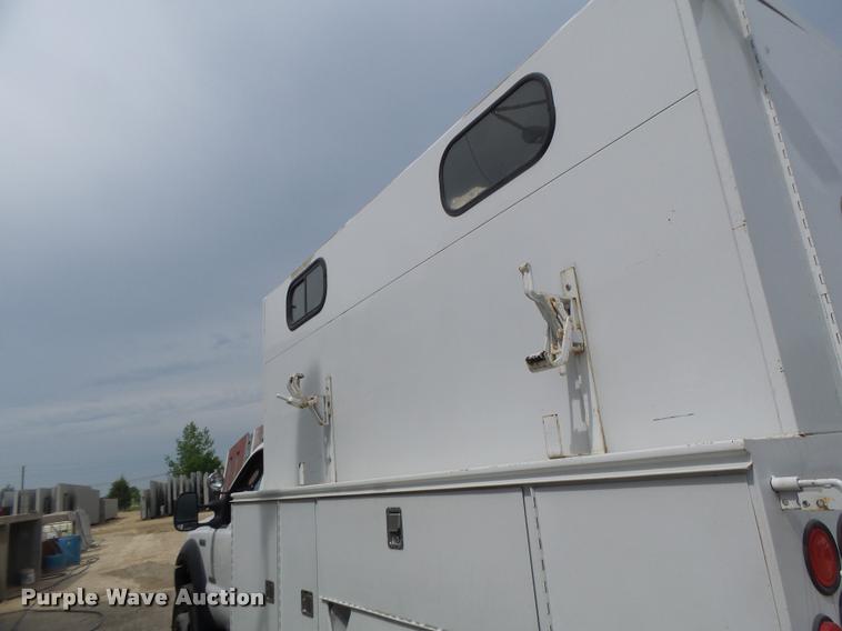 image for item DA3483 2006 Ford F550 utility truck