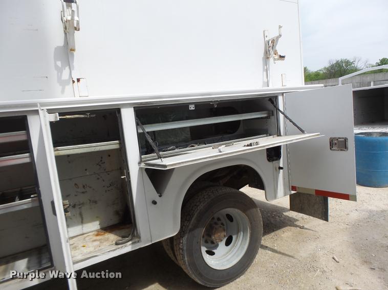 image for item DA3483 2006 Ford F550 utility truck