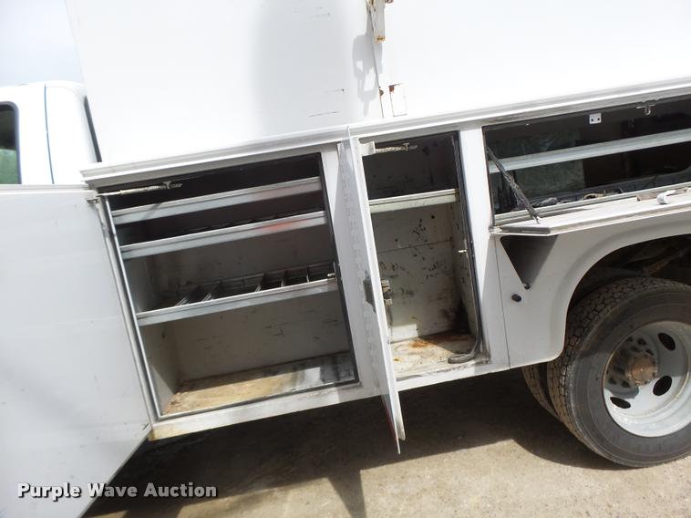 image for item DA3483 2006 Ford F550 utility truck