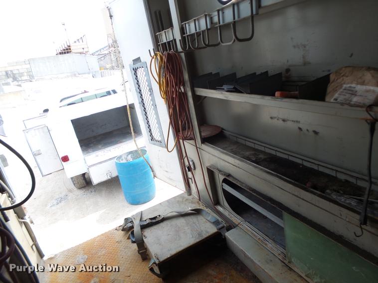 image for item DA3483 2006 Ford F550 utility truck