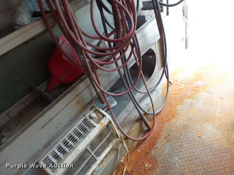 image for item DA3483 2006 Ford F550 utility truck