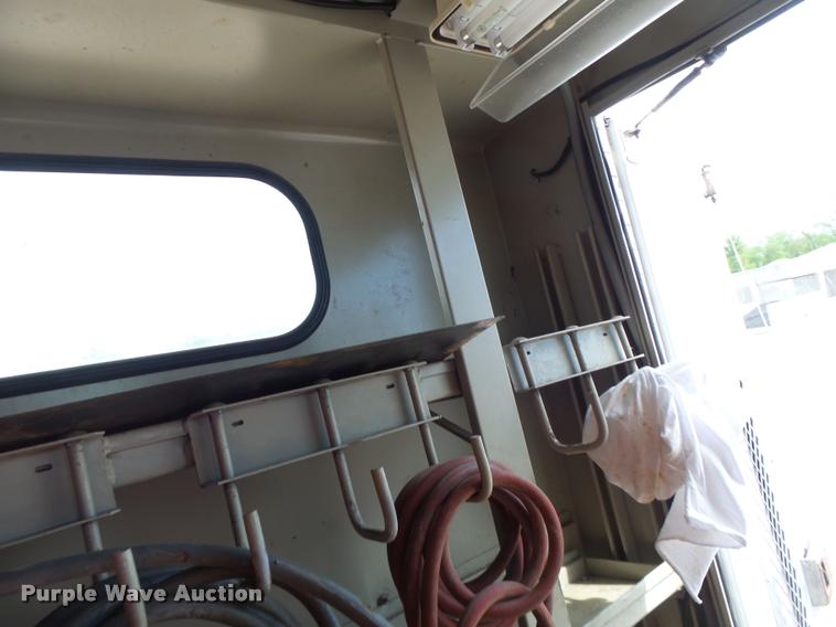 image for item DA3483 2006 Ford F550 utility truck