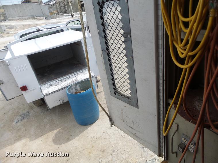 image for item DA3483 2006 Ford F550 utility truck