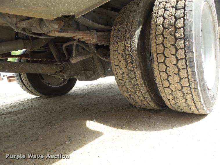 image for item DA3483 2006 Ford F550 utility truck