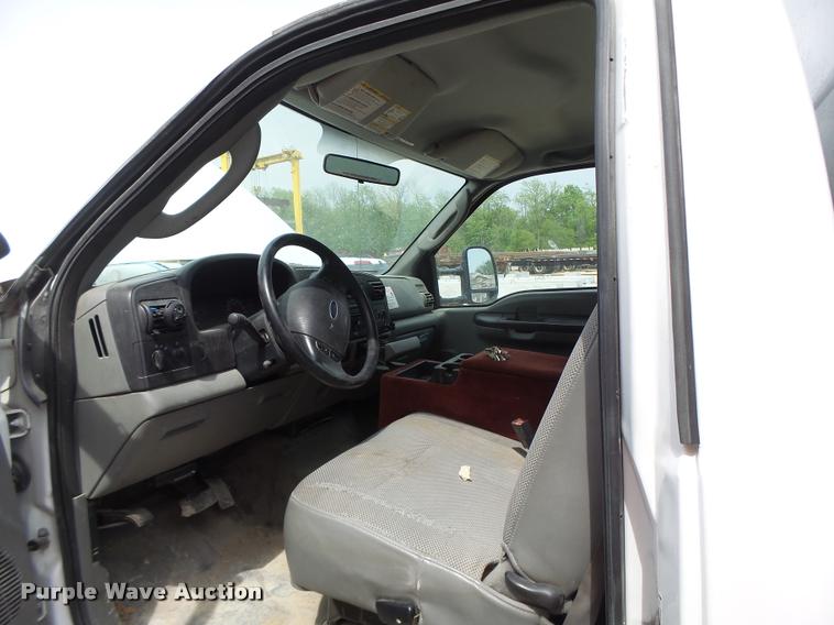 image for item DA3483 2006 Ford F550 utility truck