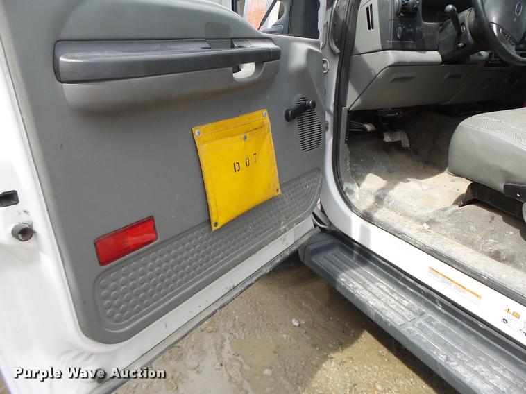 image for item DA3483 2006 Ford F550 utility truck